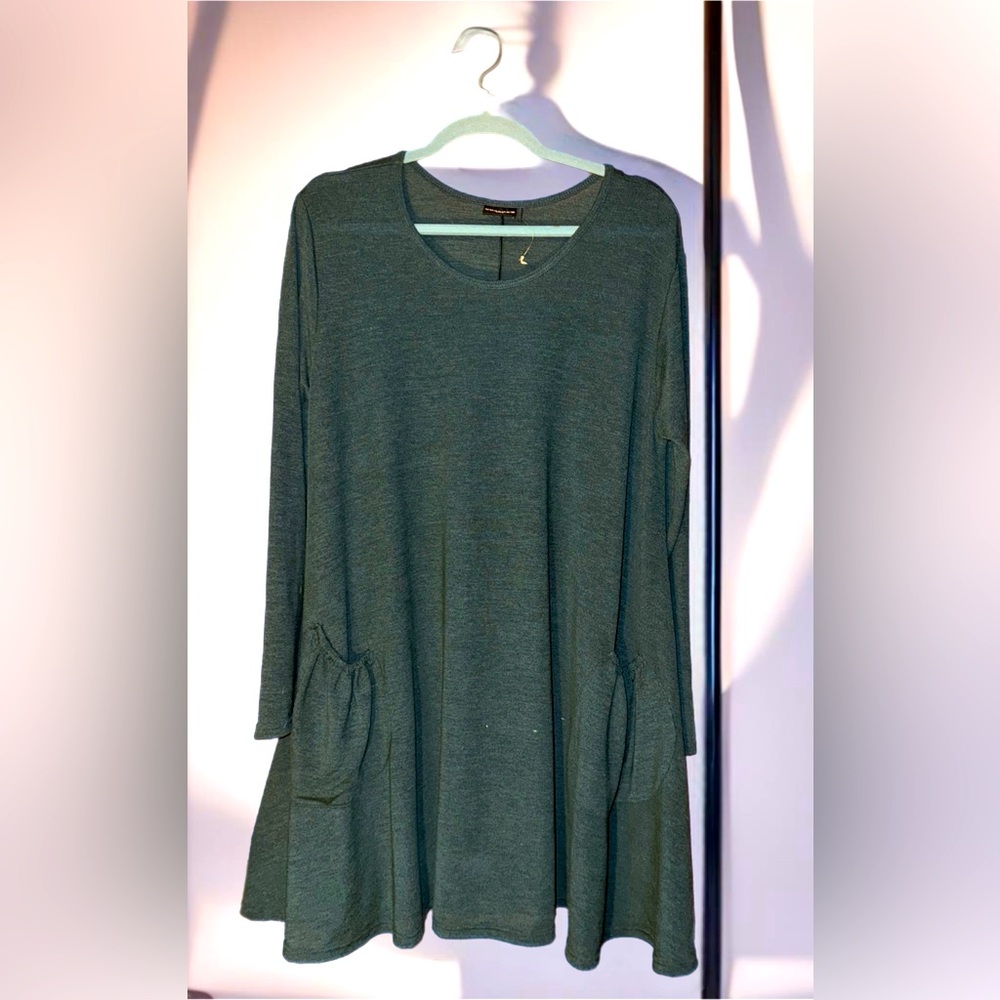 Size L/XL Green Sweater Trapeze Dress with Front Pockets